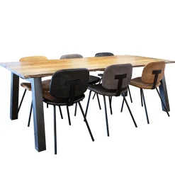 Bruine eetkamerstoel van imitatietleer met zwart onderstel