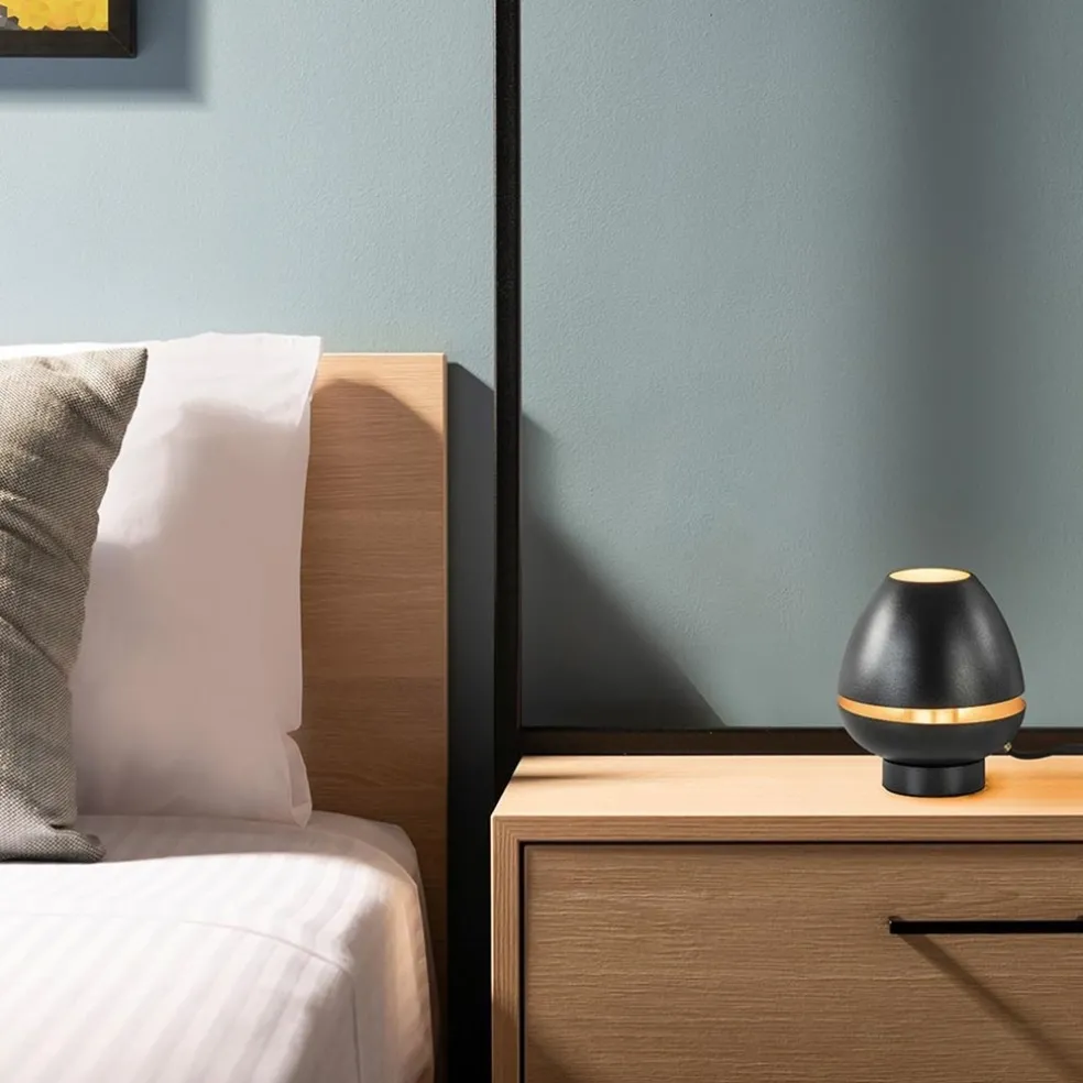 Elegante tafellamp mat zwart met goud accent