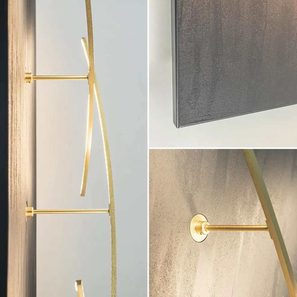 Grote design wandlamp met gouden kapjes