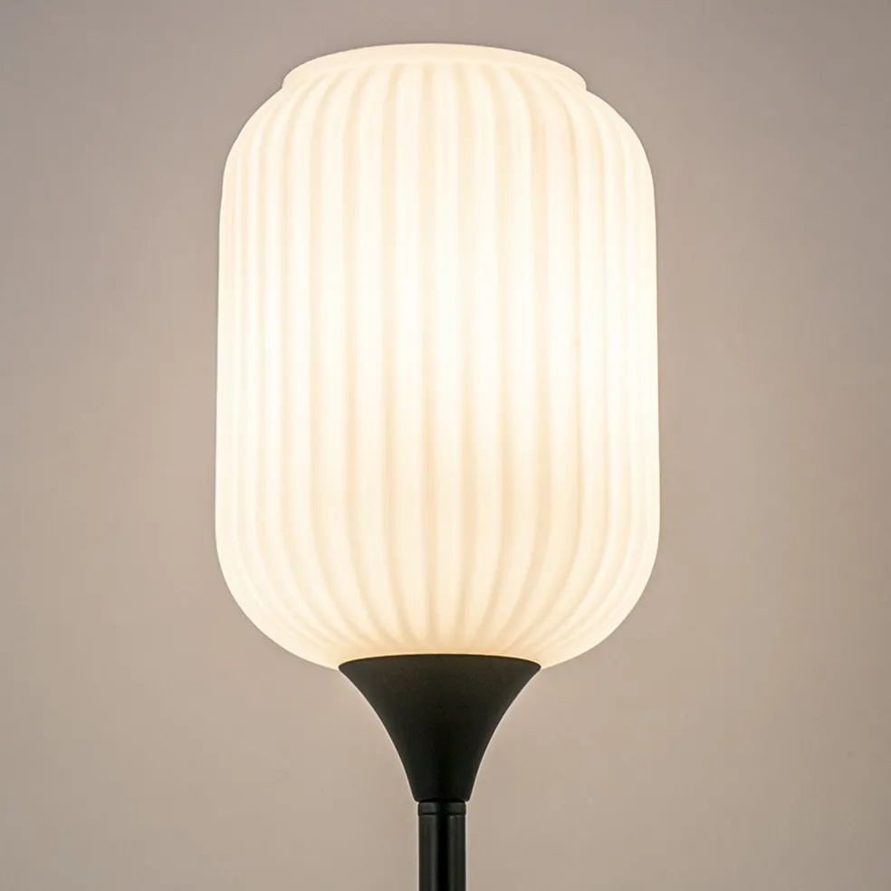 Hoge tafellamp zwart met wit glazen kap