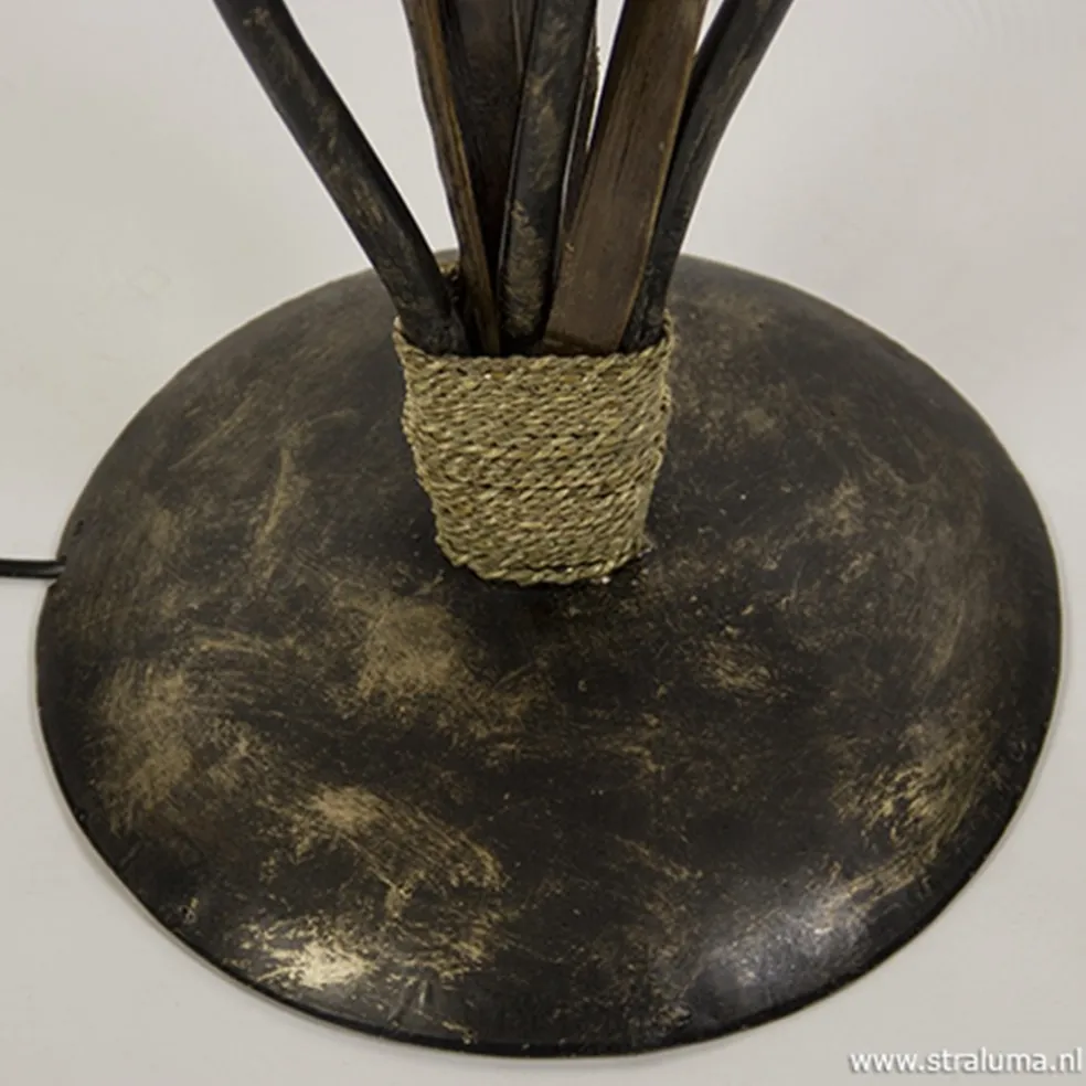 Houten vloerlamp met kelk van schelpen