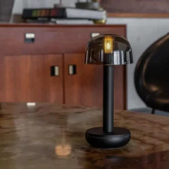 Kleine LED tafellamp oplaadbaar mat zwart met smoke glas