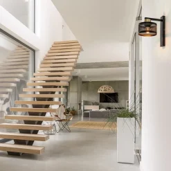 Landelijke wandlamp zwart/goud met ronde kap