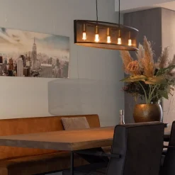 Langwerpige hanglamp mat zwart metaal met goud