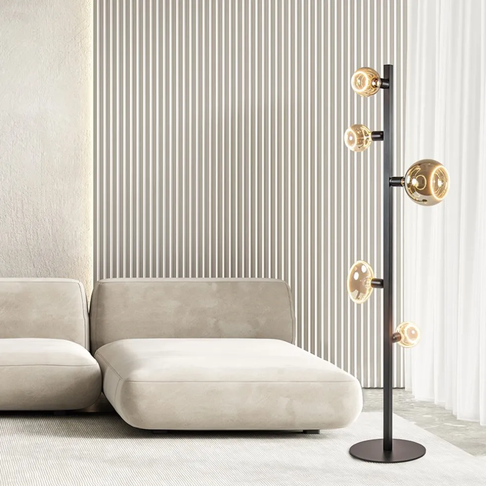 Mat zwart metalen vloerlamp met E27 fittingen