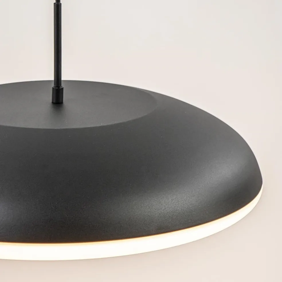 Mat zwarte hanglamp koepel met witte kap