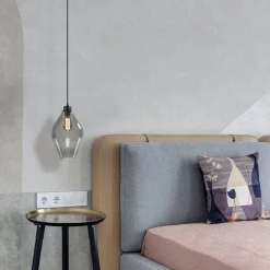 Mat zwarte hanglamp met smoke glas ruit