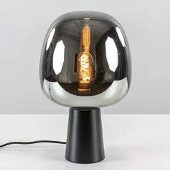 Mat zwarte tafellamp Mayson met smoke glazen kap