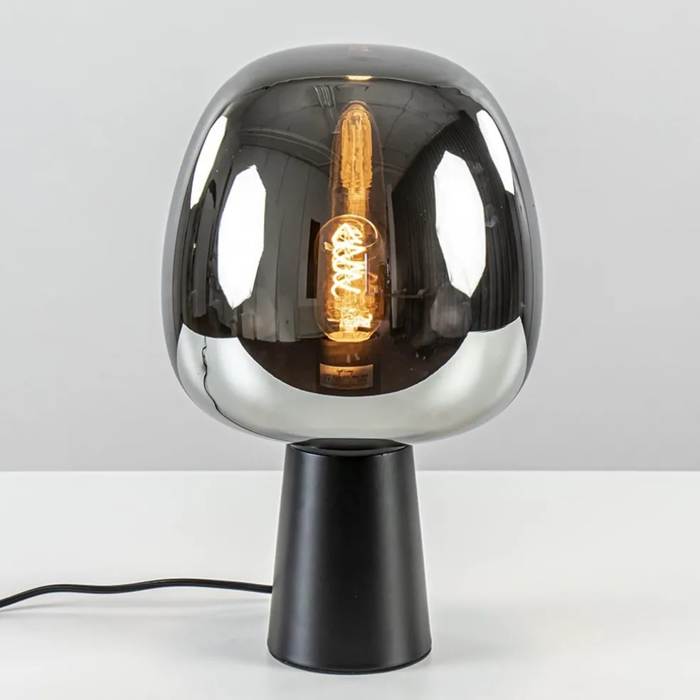 Mat zwarte tafellamp Mayson met smoke glazen kap