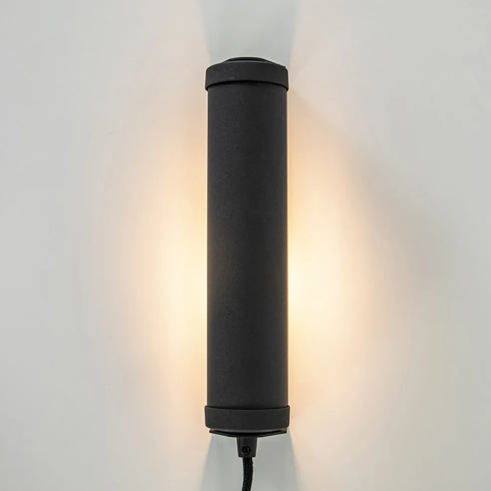 Mat zwarte wandlamp met snoer
