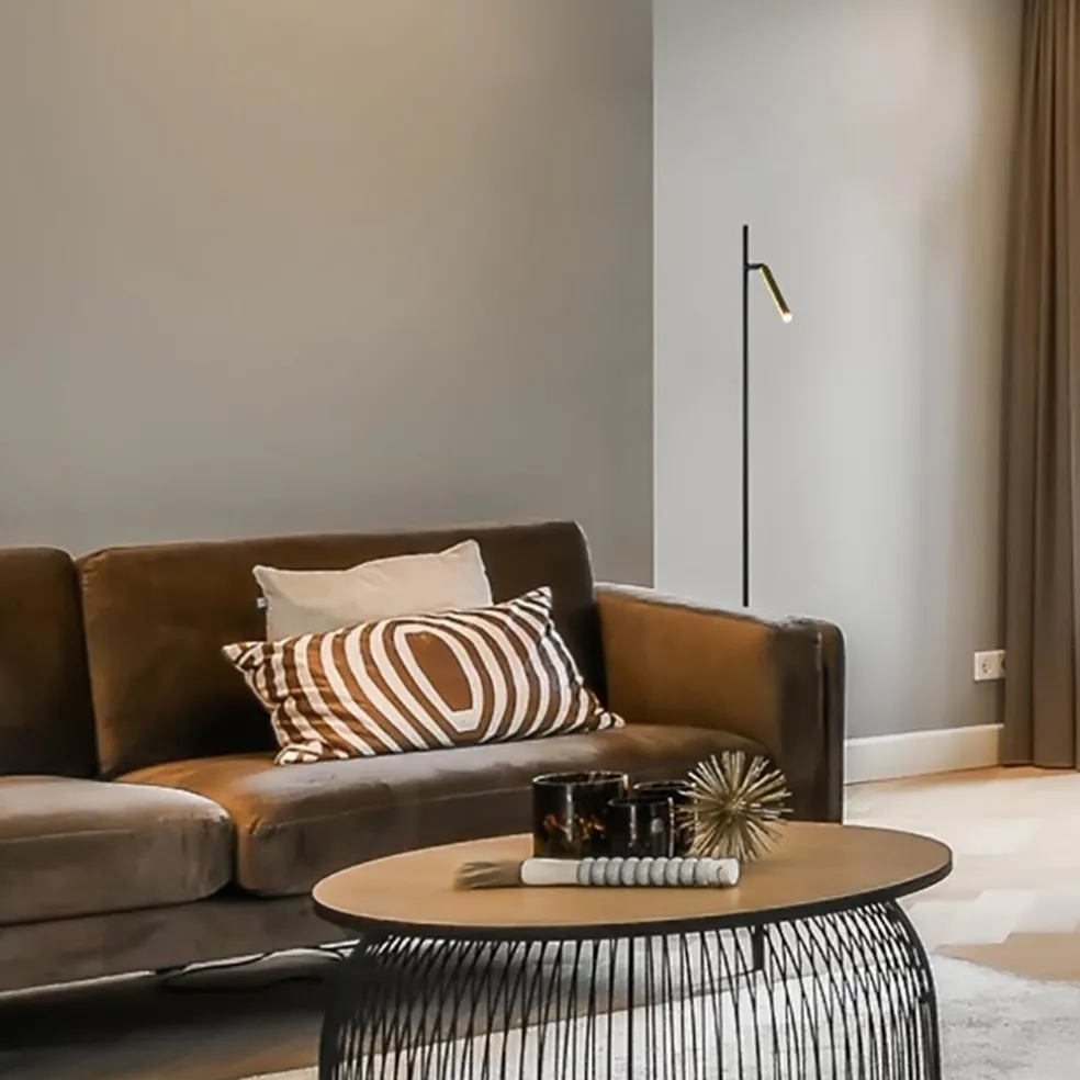 Moderne LED vloerlamp zwart met gouden spot