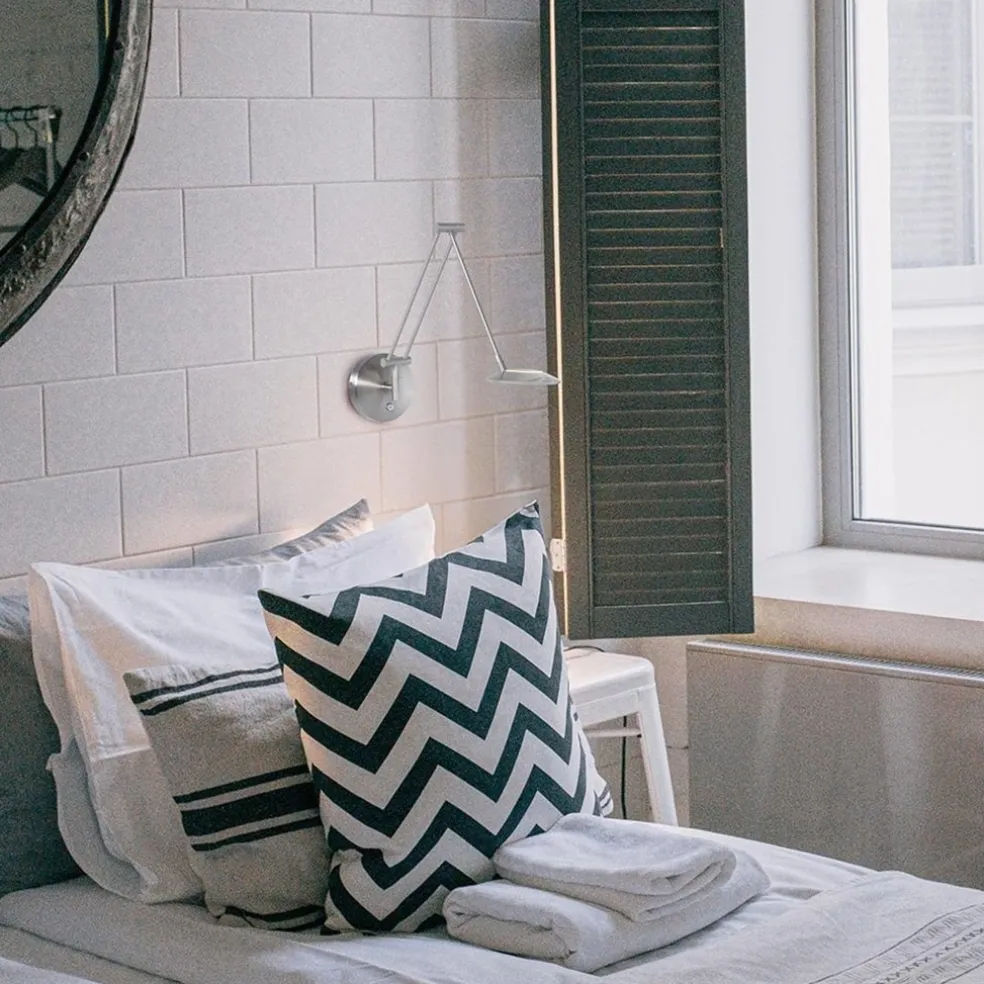 Moderne wandlamp staal met dimbaar LED