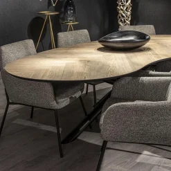 Organische eettafel eiken met zwarte poot en visgraat