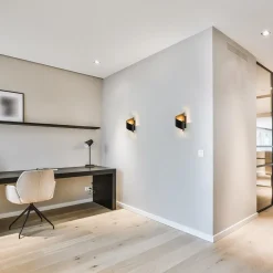 Sierlijke wandlamp krul zwart met goud