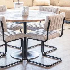 Stoffen eetkamerstoel met zwart metalen frame