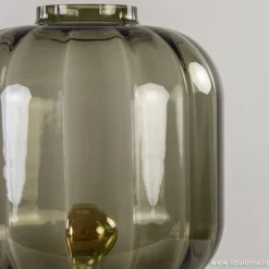 Strak klassieke tafell. met zwart glas