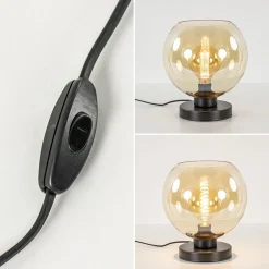 Strak klassieke tafellamp zwart met amber glas