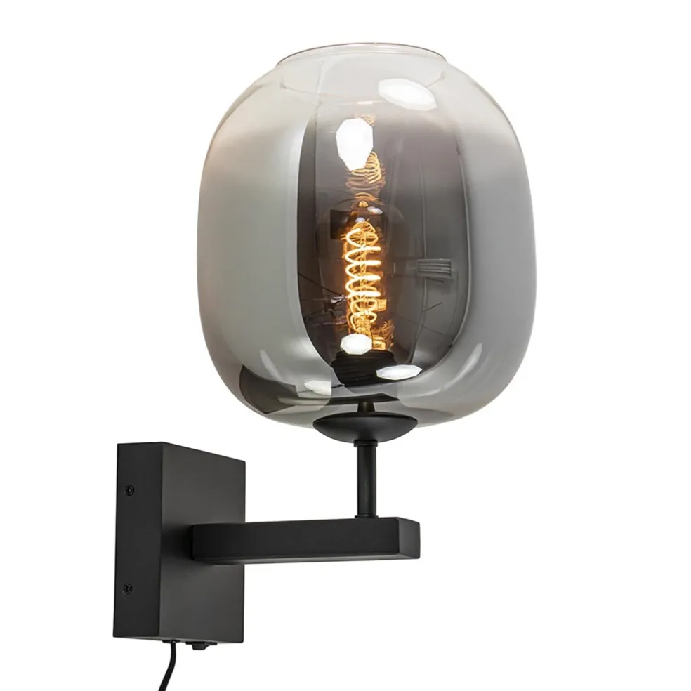 Trendy wandlamp zwart met smoke glazen kap en snoer