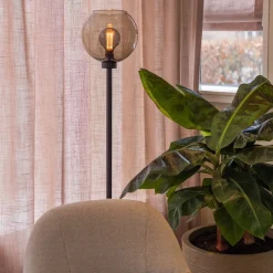 Vloerlamp zwart met smoke glazen kap