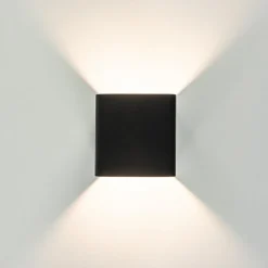 Wandlamp Stretto kubus zwart