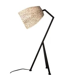 Zwarte driepoot tafellamp met witte schelpenkap