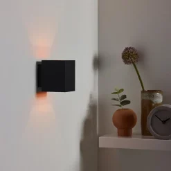 Zwarte-gouden wandlamp Xera vierkant